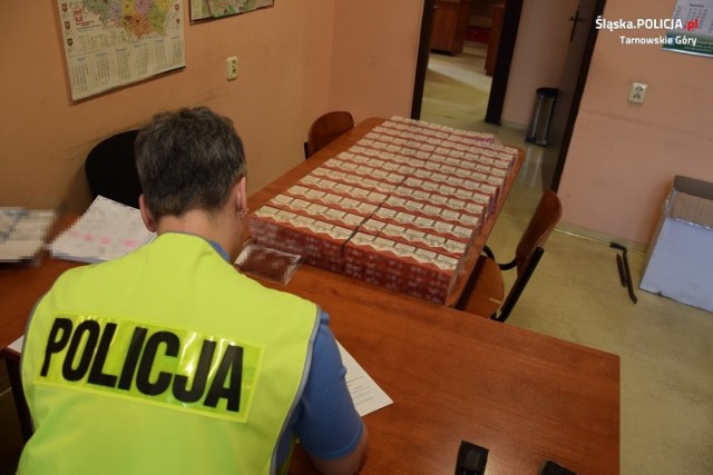 Od początku roku na terenie powiatu tarnogórskiego zniknęło ponad 50 kratek pokryw studzienek kanalizacyjnych. W ręce policji poza sprawcą kradzieży wpadło także ponad 500 paczek nielegalnych papierosów i narkotyki.