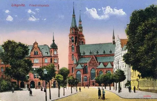 Plac Słowiański w Legnicy na dawnych zdjęciach i kartach pocztowych