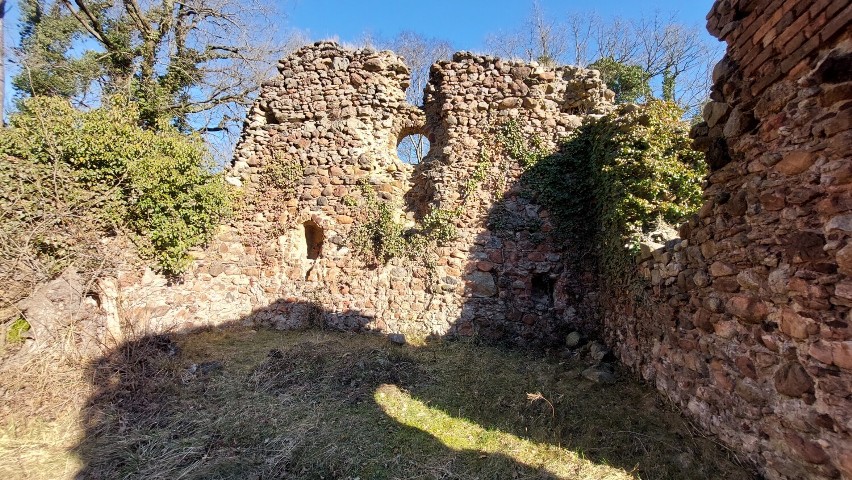 Ruiny Kościoła w Straszowie niedaleko Żar