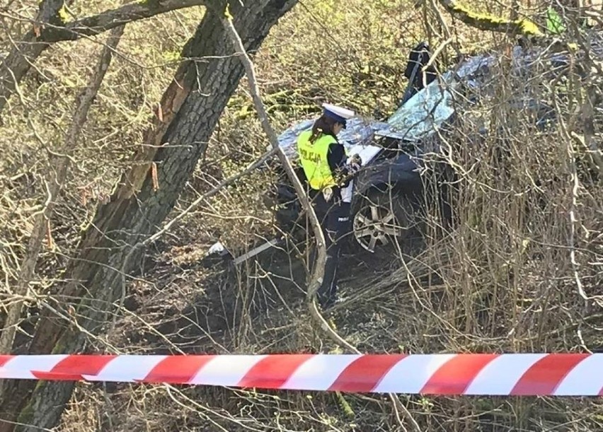 Auto osobowe wpadło do rzeki Drawy w okolicy Starego...