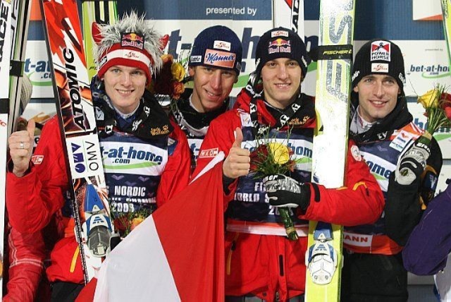 W TCS dominowali Austriacy. Thomas Morgenstern, Martin Koch, Gregor Schlierenzauer i Wolfgang Loitzl w 2009 roku.