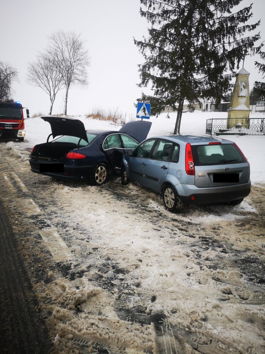 Gm. Kaźmierz. Wypadek w Wierzchaczewie. Jedna osoba trafiła do szpitala