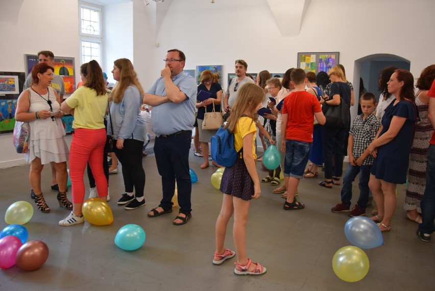 Galeria Sztuki im. Jana Tarasina w Kaliszu. Rostrzygnięcie konkursu "Świat Dziecka" [FOTO]