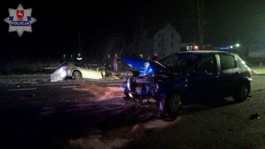 Czołowe zderzenie dwóch samochodów w pow. tomaszowskim....
