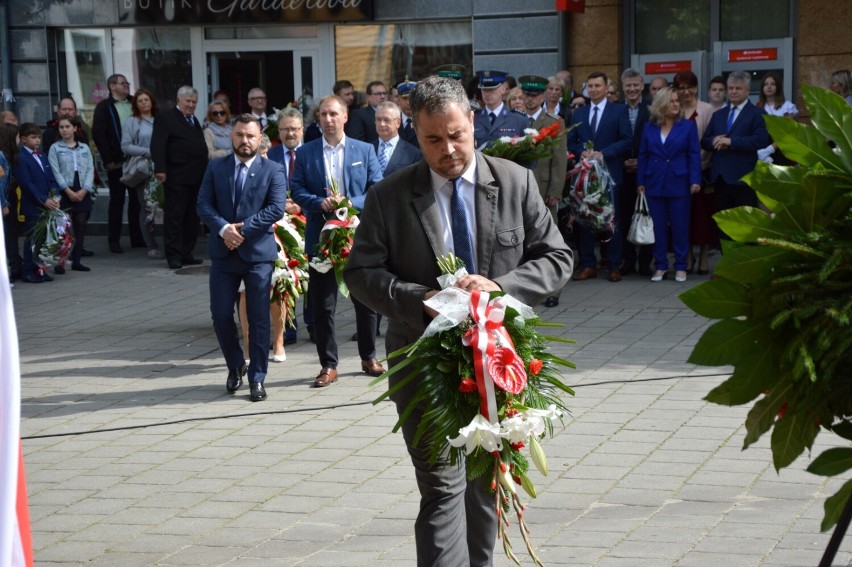 Lębork. Dziś 82 rocznica wybuchu II Wojny Światowej. Złożyli kwiaty przy płycie Pocztowców Gdańskich