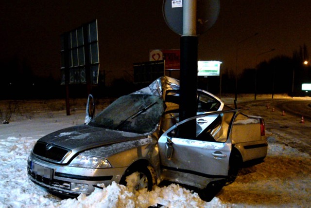 Dwóch mężczyzn zostało bardzo ciężko rannych w wypadku na Włókniarzy w Łodzi