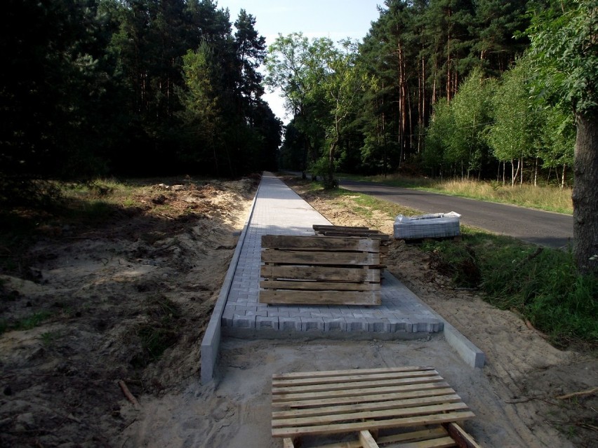 Ścieżka rowerowa Nądnia - Nowa Wieś. II etap budowy dobiega końca