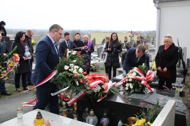 Uroczystości rocznicowe przy grobie Grzegorza Dolniaka w Będzinie