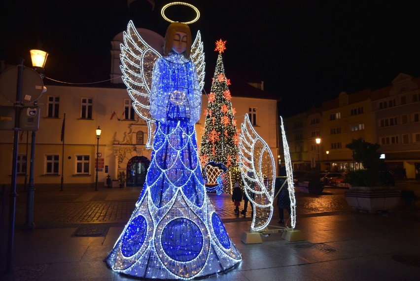 Mieszkańcy miasta chętnie robią sobie zdjęcia przy wielkiej...