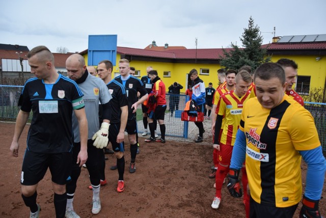 Mecz 16. kolejki w Lubuskiej IV lidze piłki nożnej - Pogoń Świebodzin vs Spójnia Ośno Lubuskie