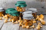 Jak zrobić grzyby w occie? Oto smaczna zalewa do grzybów. Jeden składnik zmienia smak