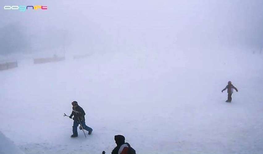 Warunki narciarskie w Beskidach: mocny wiatr zatrzymał kolejkę na Skrzyczne