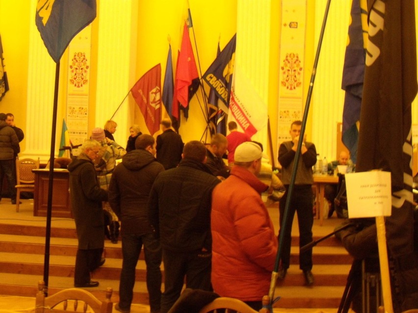Obdaduje "sztab rewolucyjny" - Kijowska Rada Miejska. Fot....