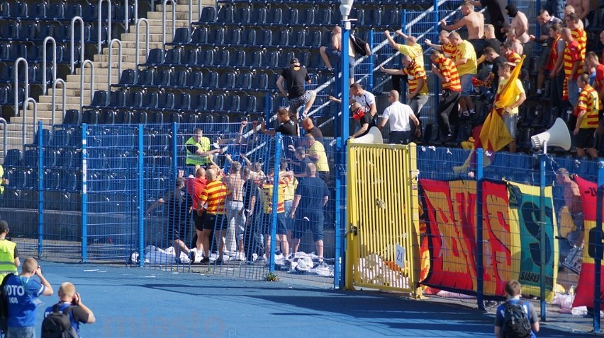 Kolejna zadyma na stadionie Zawiszy - wideo wkrótce