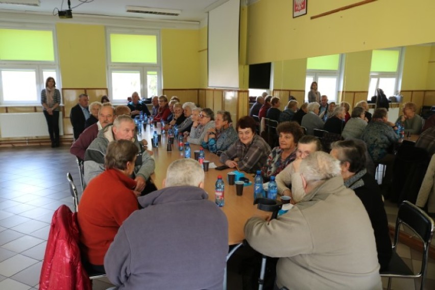 Warsztaty „Zdrowy styl życia i jedzenia" w Kraśniku. Uczestnicy wspólnie przygotowali zdrowe przekąski