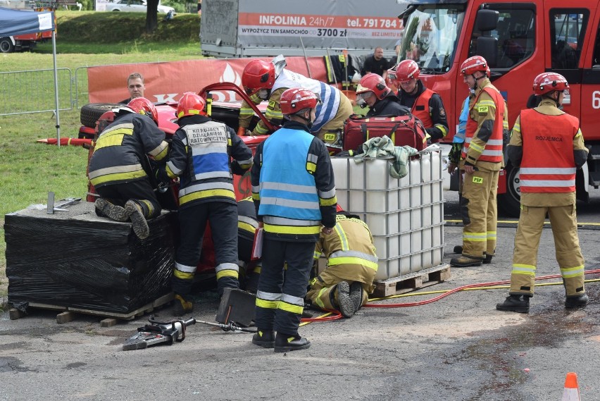 Strażacy w akcji. Rywalizują w ratownictwie drogowym