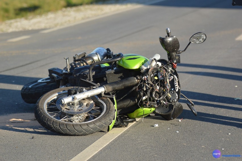 Poważny wypadek w gminie Kowal. Motocyklista trafił do...