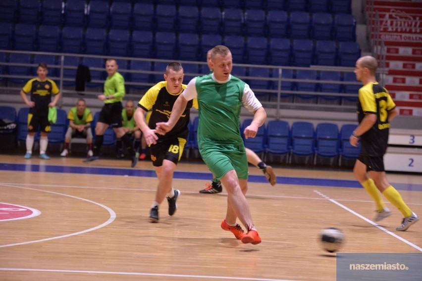 Wyniki 4. i 5. kolejki III edycji Włocławskiej Ligi Futsalu. Zdjęcia z meczu ZS CKR Kowal - TSR Kujawy 2:0