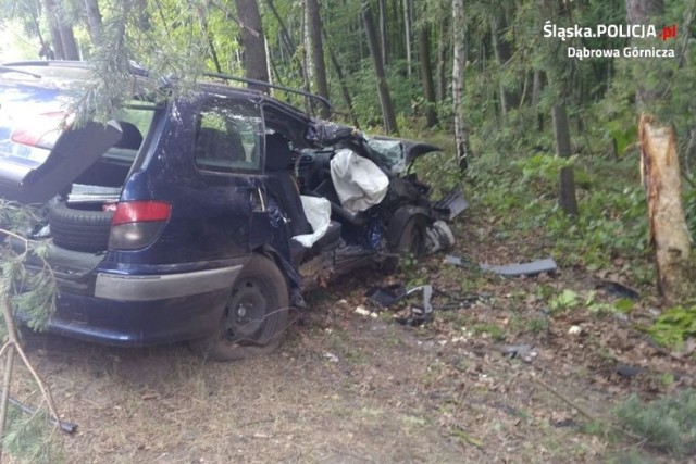29-latek spowodował wypadek w Ząbkowicach. Jeden z jego pasażerów nie żyje