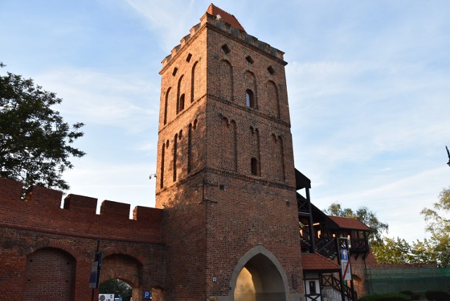 Brama Wrocławska przyciąga nie tylko mieszkańców, ale i turystów. Obecnie mieści się tutaj galeria i odbywają się wernisaże