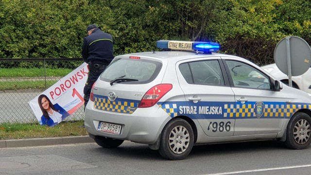 Straż Miejska w Opolu usuwa nielegalne banery wyborcze