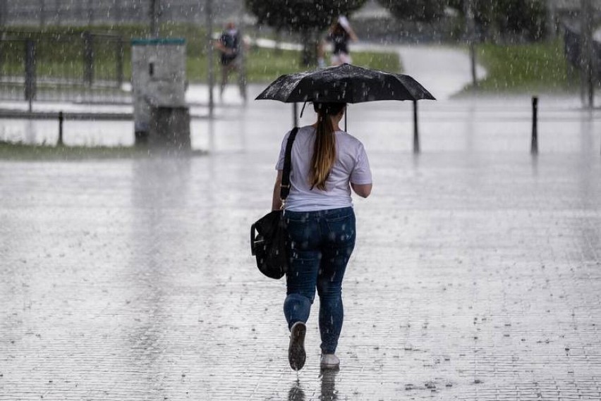 Uwaga, nadciągają burze z gradem! Jest ostrzeżenie IMGW dla Wrocławia i Dolnego Śląska