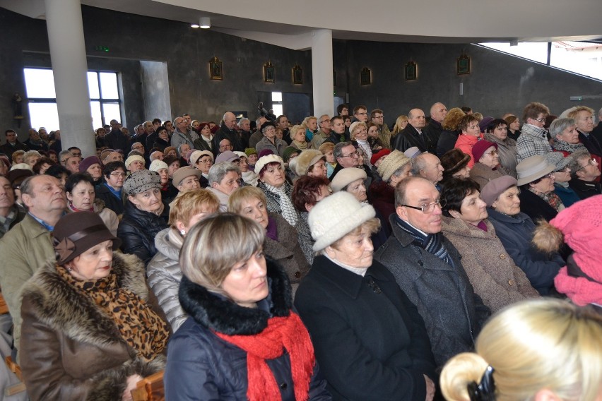 W Starogardzie otwarto kościół pw. Miłosierdzia Bożego. Biskup wmurował kamień węgielny FOTO i FILM