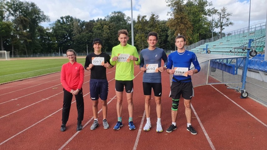 Malbork. Młodzież z ZSP 3 wzięła udział w e-Biegu Erasmusa. W tym roku pokonali dystans ponad 28 km 