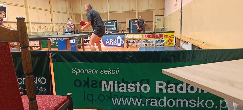 Pierwsza drużyna tenisistów UMLKS Radomsko pokonała Jedynkę...