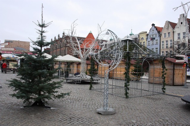 W środę trwały ostatnie przygotowania do Jarmarku Bożonarodzeniowego 2013 w Gdańsku
