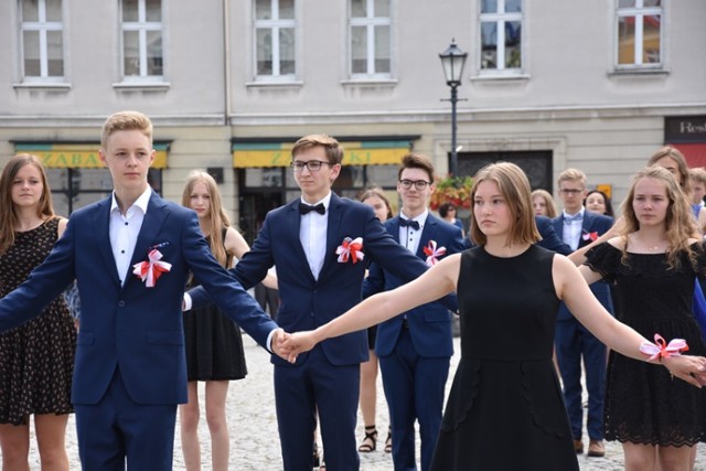 Jubileusz 160-lecia śremskiego liceum: Polonez i symboliczne przekazanie kluczy do miasta