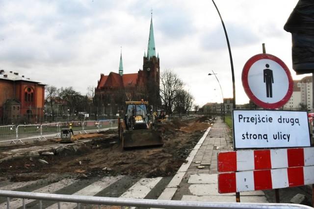 Powstaje bulwar w Legnicy, ulica Nadbrzeżna jest nieprzejezdna.