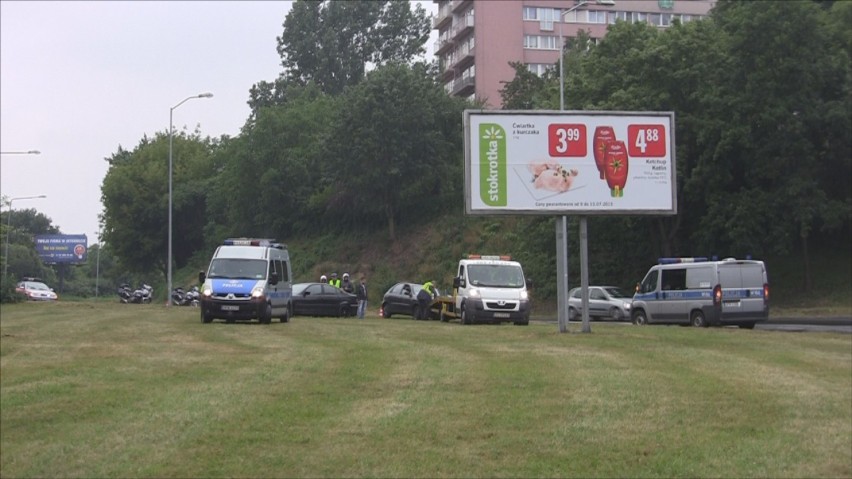 Na ul. Wilczej w Szczecinie zderzyły się dwa samochody [wideo, zdjęcia]