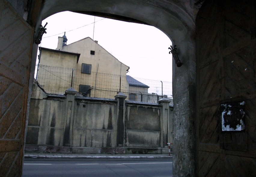 Stare więzienie w Piotrkowie przy ul. Wojska Polskiego. Kto...