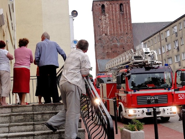 Na ulicy Jedności Narodowej w Sławnie zaroiło się od wozów strażackich