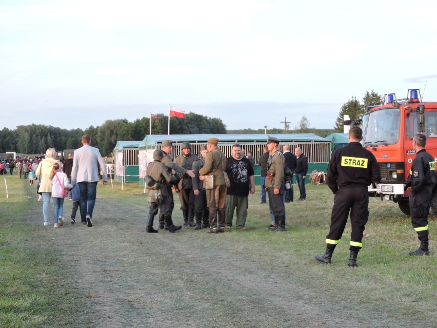 Nocna rekonstrukcja Bitwy pod Olszewem (zdjęcia) 