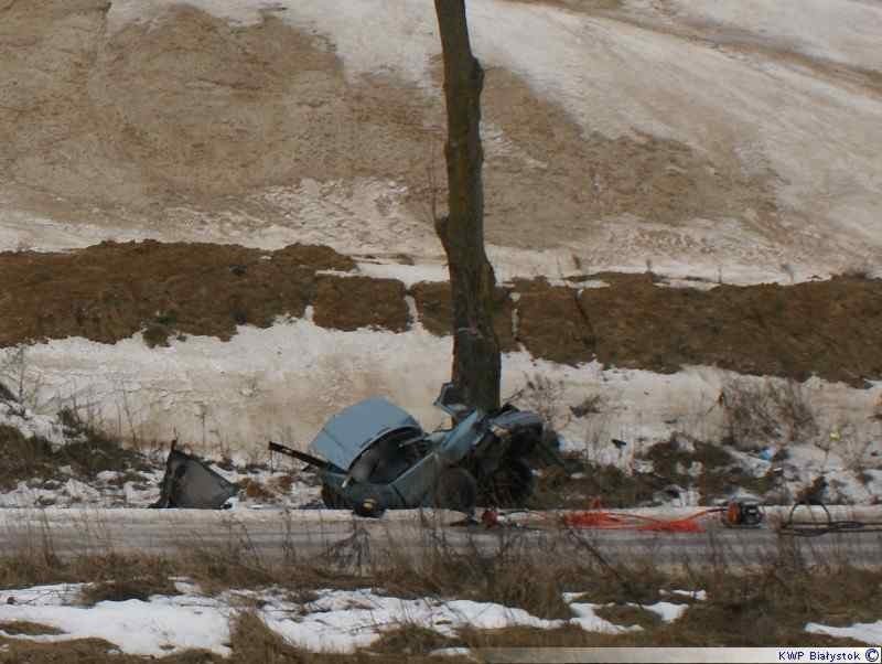 Śmiertelny wypadek na trasie Bobrowniki - Drahle. Nie żyje 19-latek! [ZDJĘCIA]