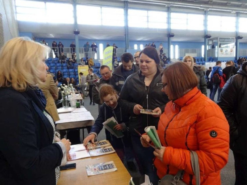 - Przede wszystkim brak zakładów pracy... Ogólnie na tę...