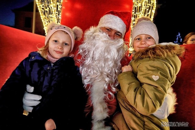 Po ratuszem w Ostrowi można było sobie zrobić zdjęcie z Mikołajem