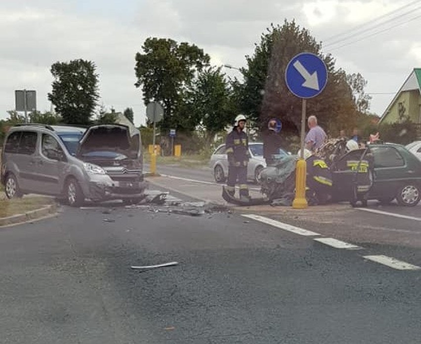 Do groźnego zderzenia dwóch samochodów osobowych doszło w...