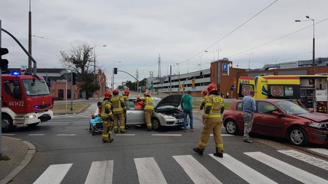 Wypadek dwóch samochodów na skrzyżowaniu ul. Chełmińskiej i Włodka