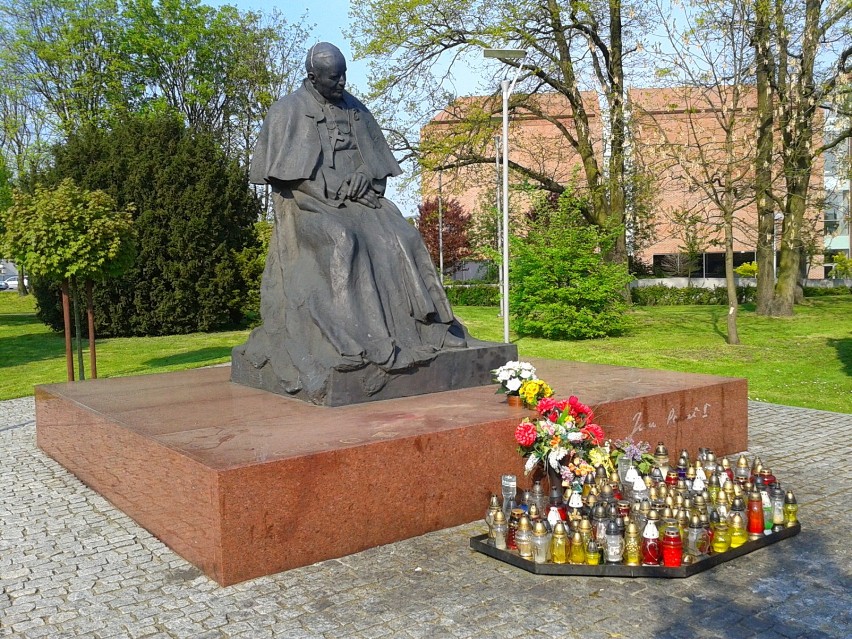 Pomnik Jana Pawła II w Toruniu