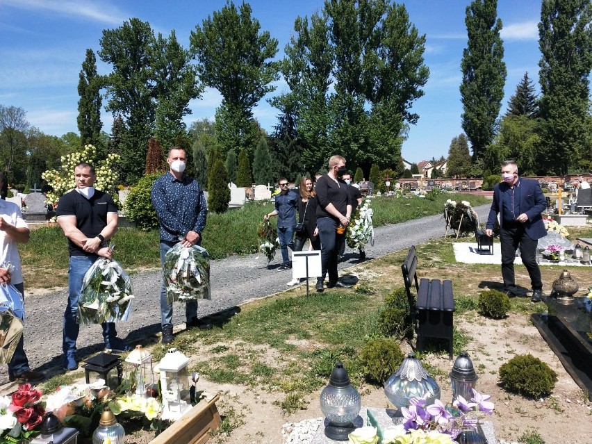 W sobotę 9 maja 2020 r. na cmentarzu komunalnym w Żaganiu...