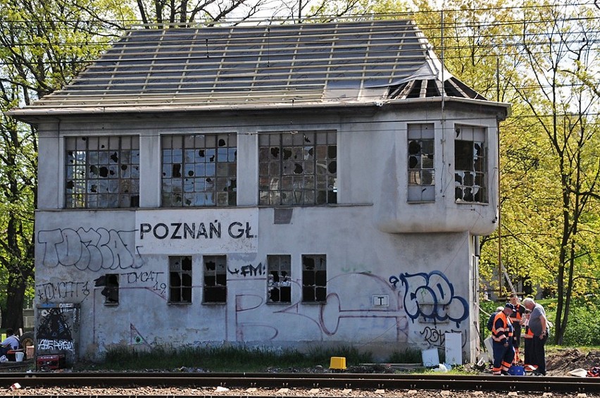 Poznań - Zdewastowana nastawnia przy moście Teatralnym zostanie odnowiona [ZDJĘCIA]