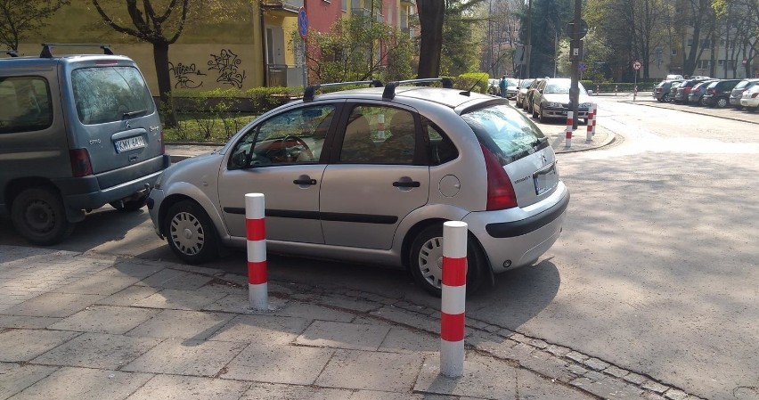 Kraków. Mistrzowie parkowania w akcji [ZDJĘCIA]
