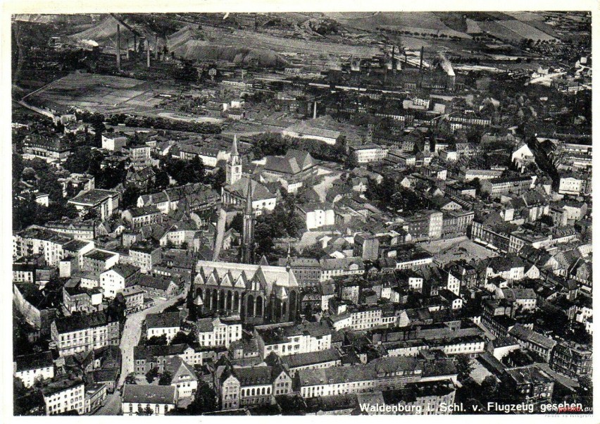 Lata 1930-1935

Wałbrzych, lotnicza panorama miasta.