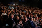 Aktorzy Teatru Ateneum bawili podczas czwartego dnia festiwalu komedii Talia w Tarnowie. Spektakl "Kwartet" obejrzała w CSM pełna widownia