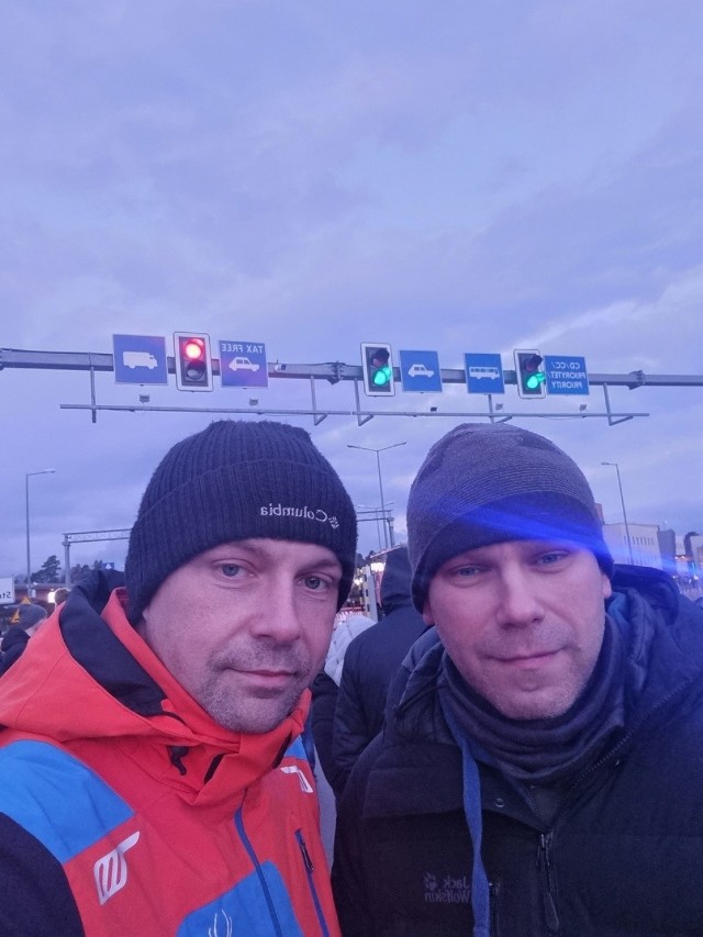 Bartosz Terlecki i Mariusz Bieroń, wraz z grupą znajomych, w miniony weekend pomogli 13 osobom na granicy polsko-ukraińskiej.