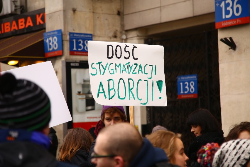 Kolejny etap strajku kobiet w Warszawie właśnie się...