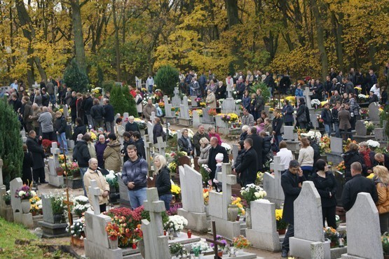 1 listopada na naszych cmentarzach